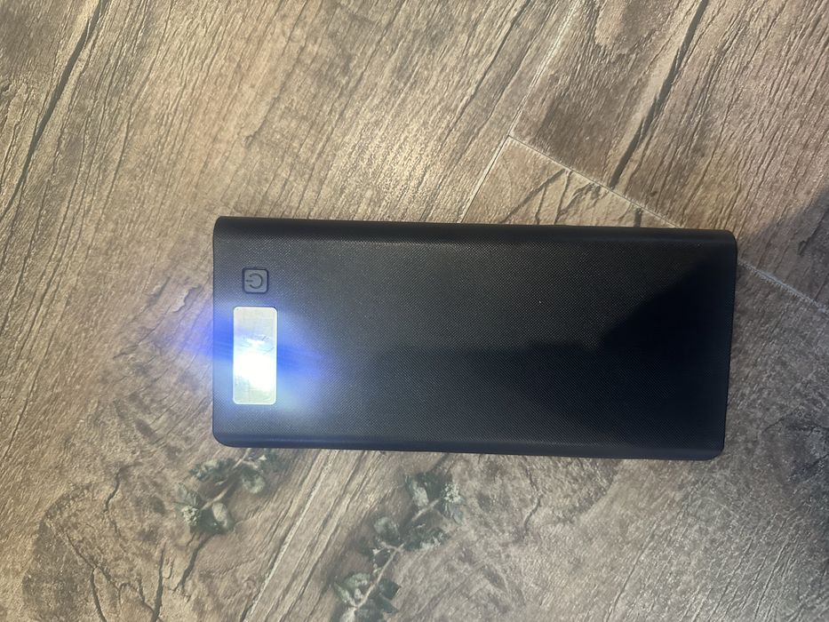 Павербанк з фонареком