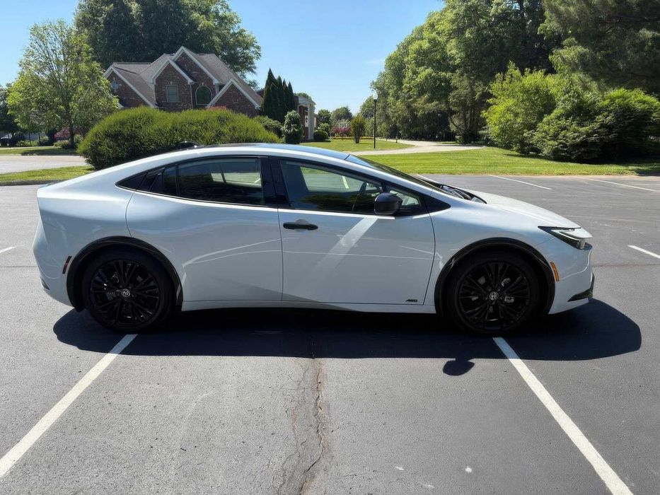Toyota Prius      2025
