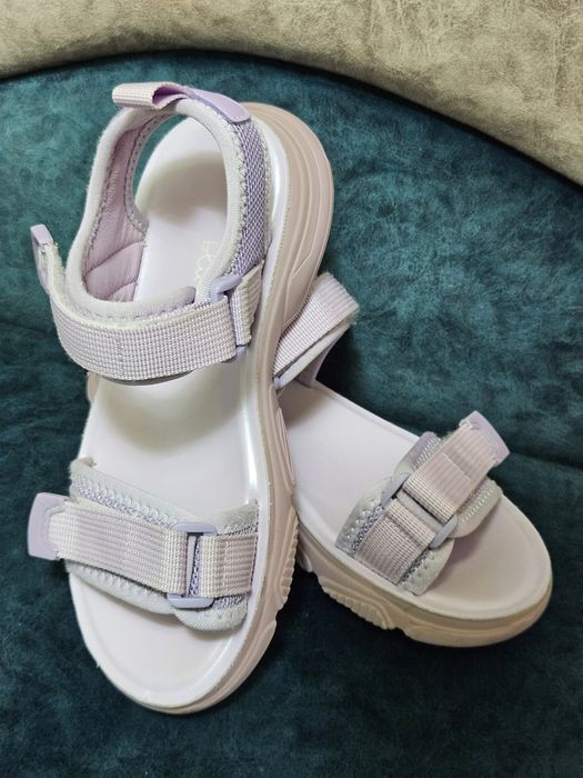 Продам босоніжки DEEZEE