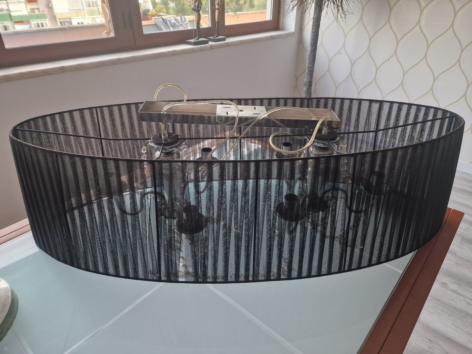 Candeeiro teto em preto com pedras