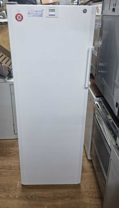 Szafa, chłodziarka farmaceutyczna, laboratoryjna szafowa Liebherr