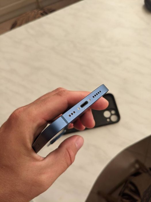 Apple iPhone 13 128GB  ідеальний стан
