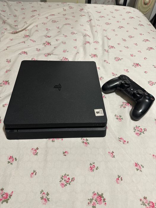 PS4 e controle. Vendo os dois juntos ou separados.