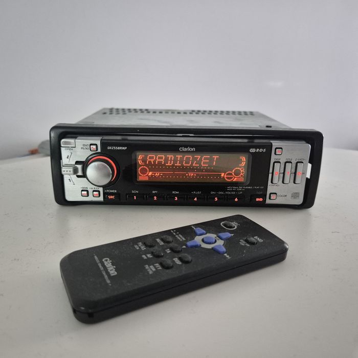Radio Clarion dxz558rmp + pilot