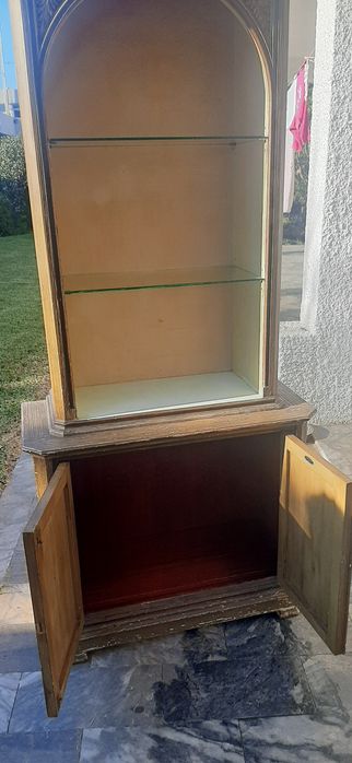 Móvel vitrine com duas portas