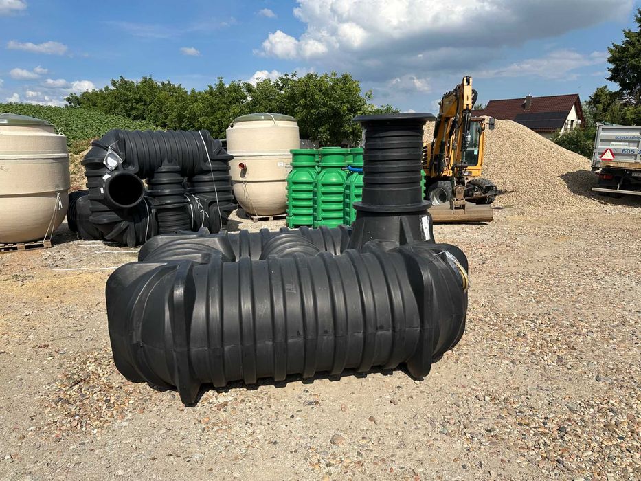 Zbiornik KINGSPAN 3000 L – płaski, trwały, idealny na każdą posesję!