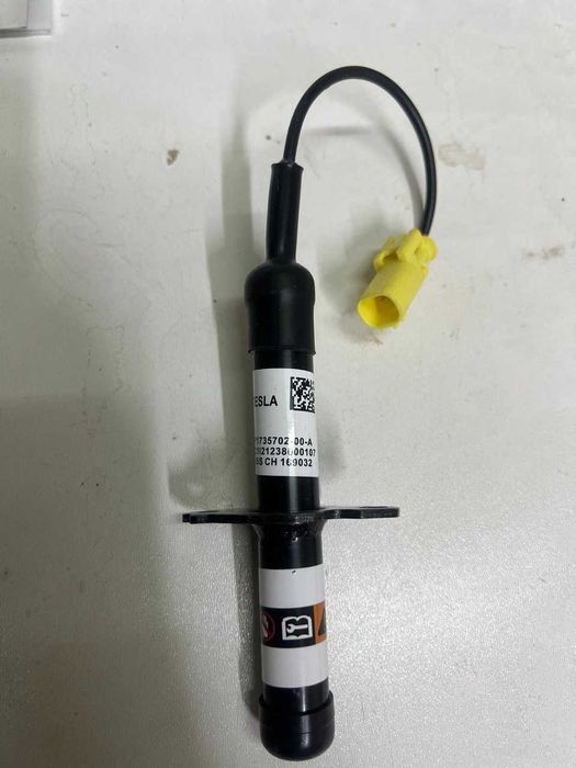 Піропатрони петлі капота  Tesla 3 Highland