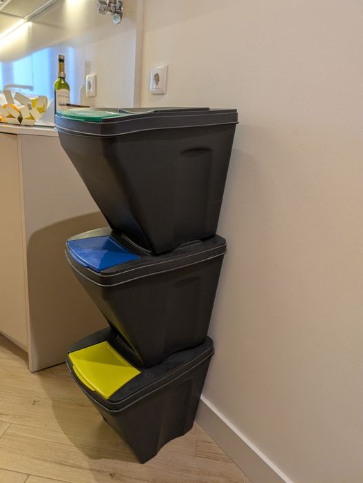 Conjunto caixotes reciclagem ecoponto