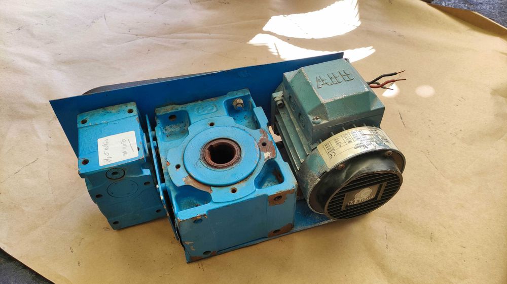 Motor trifásico com duplo redutor 1,5 RPM