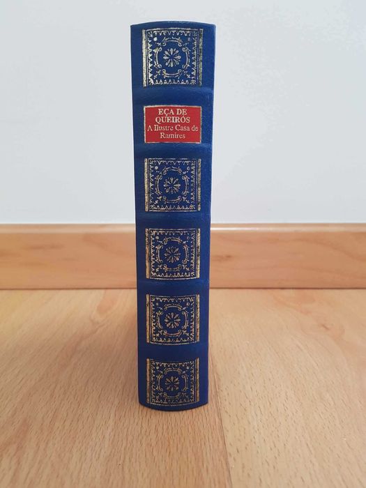 Livro de Coleção "A Ilustre Casa de Ramires", Eça de Queirós