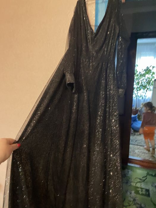 Чудова вечірня розкішна сукня