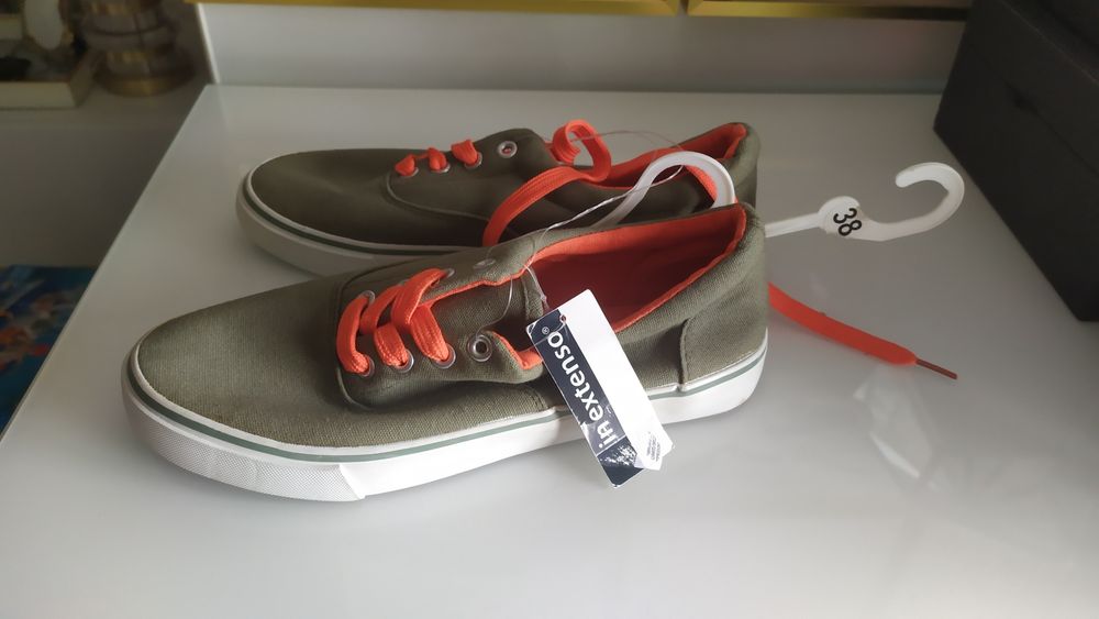 Tênis novos in extenso  tamanho 38