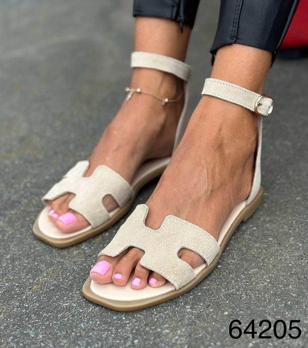 Жіночі шкіряні босоніжки в кольорах