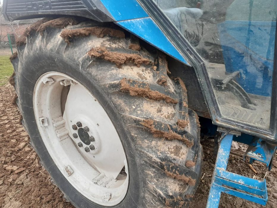 Ciagnik rolniczy Ford 6610