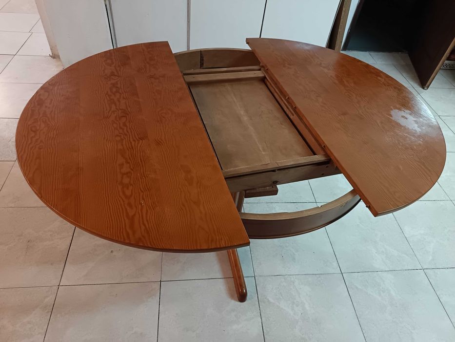Mesa de jantar mais 4 cadeiras