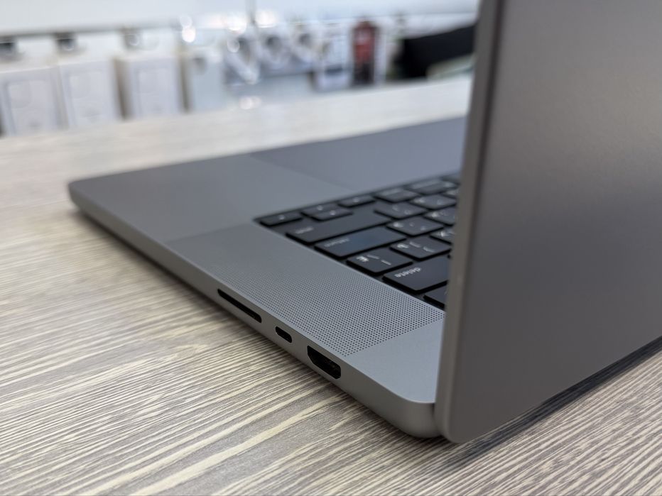 MacBook Pro 16  M1 Pro / RAM 16 / 10 CPU / 16 GPU / SSD 512 GB / Space Grey