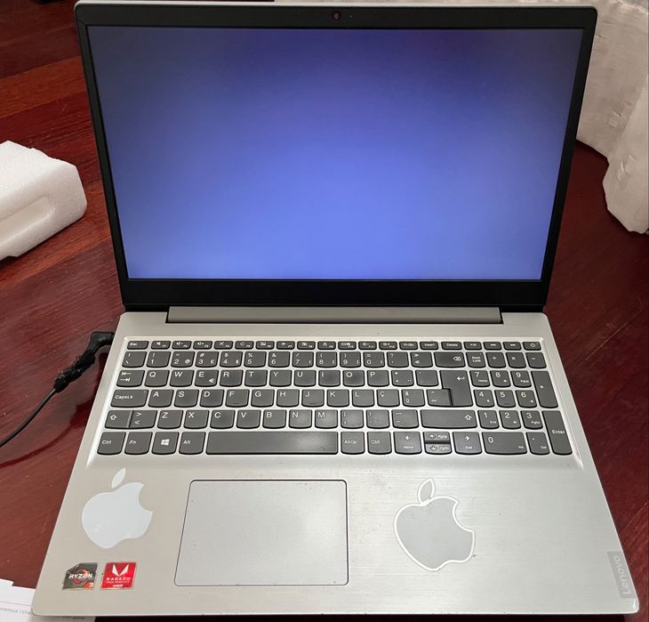 Lenovo IdeaPad 3 15" - para peças ou reparação