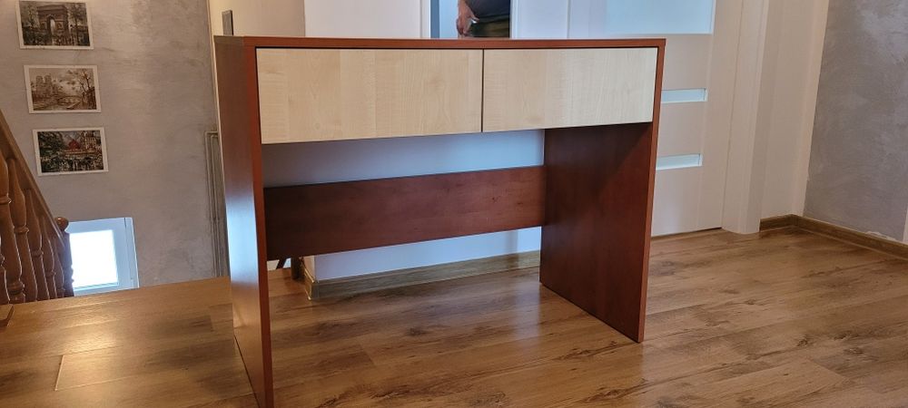 Stylowe biurko / toaletka – idealne do pracy i makijażu