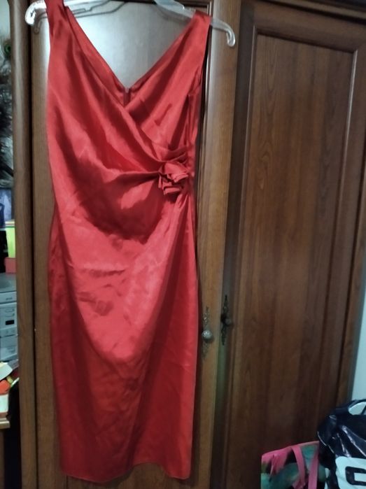 Sukienka czerwona elegancka atłasowa