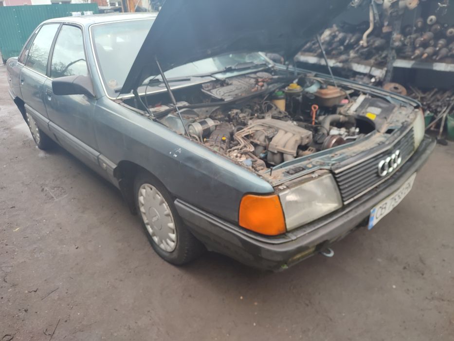 Ауді 100 по запчастинам, мотор після капітального ремонту.