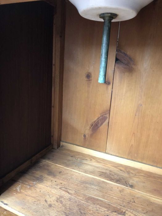 Lavatório de quarto antigo