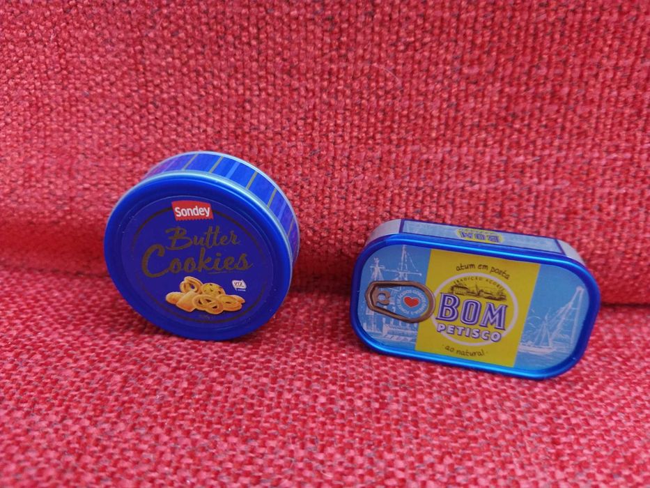 Conjunto 2 miniaturas: caixa de bolachas + lata de atum