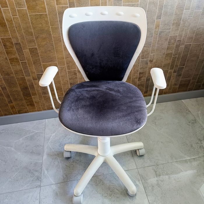 Fotel szkolny do biurka
