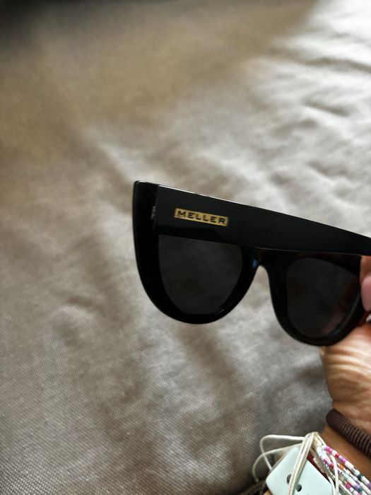 Óculos de sol marca Meller