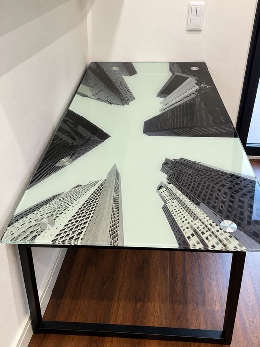 Secretária de Vidro com Design Moderno