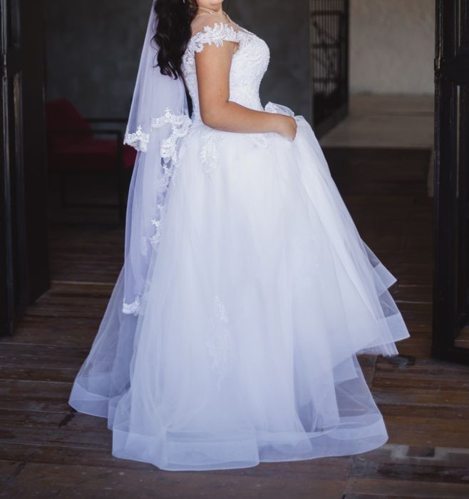 Продам весільну сукню