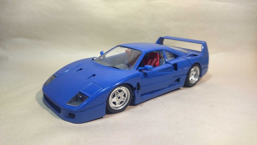 Большая модель FERRARI-F40 1:18 BURAGO,большая модель Ферарри ф 40