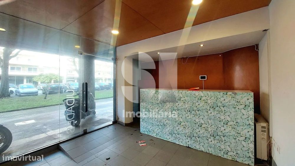 Loja Com 208M2 - Centro Póvoa De Varzim