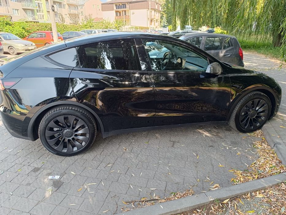 Tesla Y 2023 ПРОДАМ