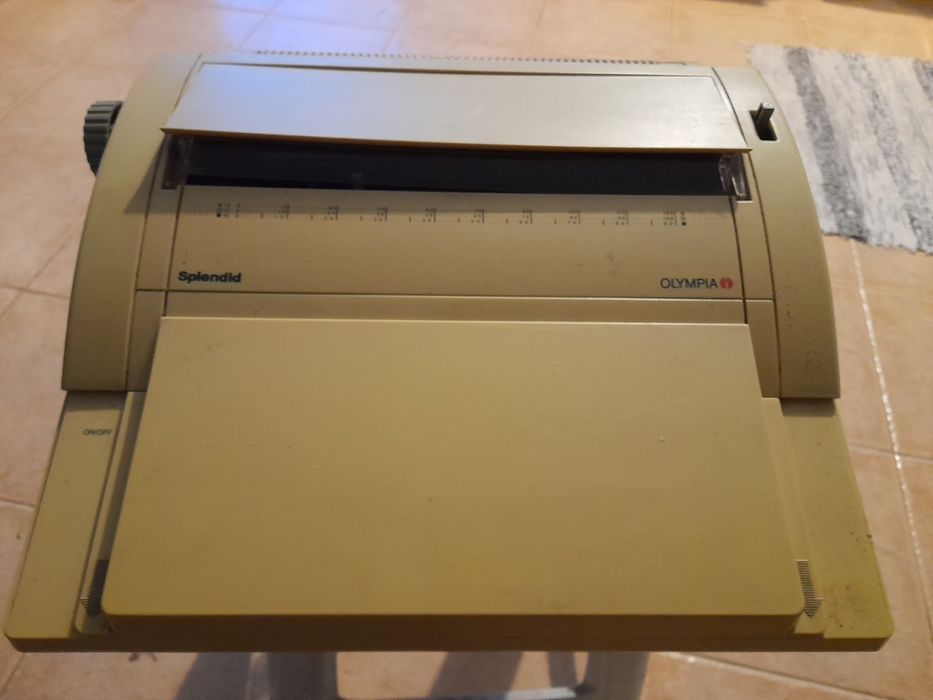 Máquina de escrever electrónica