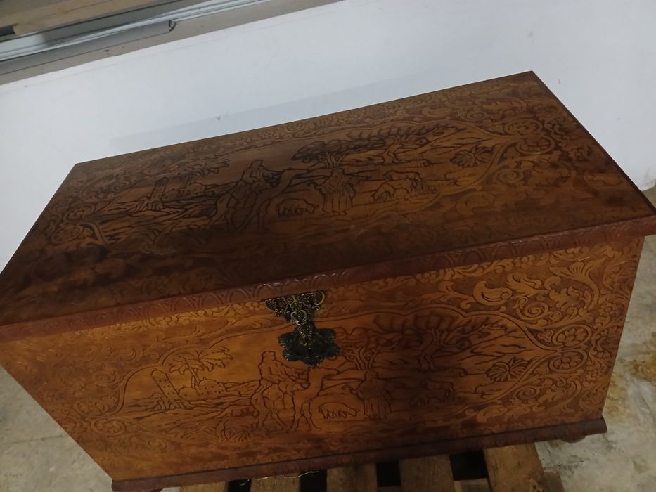 Vendo arca em bom  estado  mas  com fecho  danificado