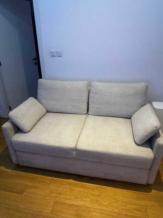 Sofa kremowe, rozkładane – używane tylko pół roku
