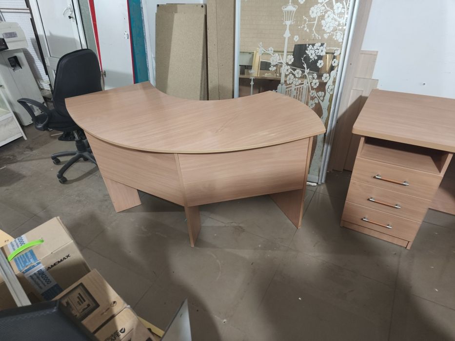 Стіл робочий офісний