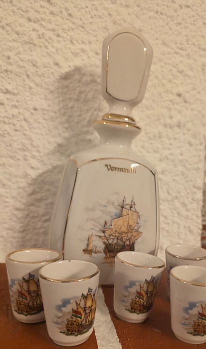 Conjunto de Garrafa Antiga de Alcobaça