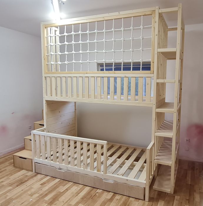 Łóżko piętrowe drewniane niemalowane z siatka i regałem 90x200