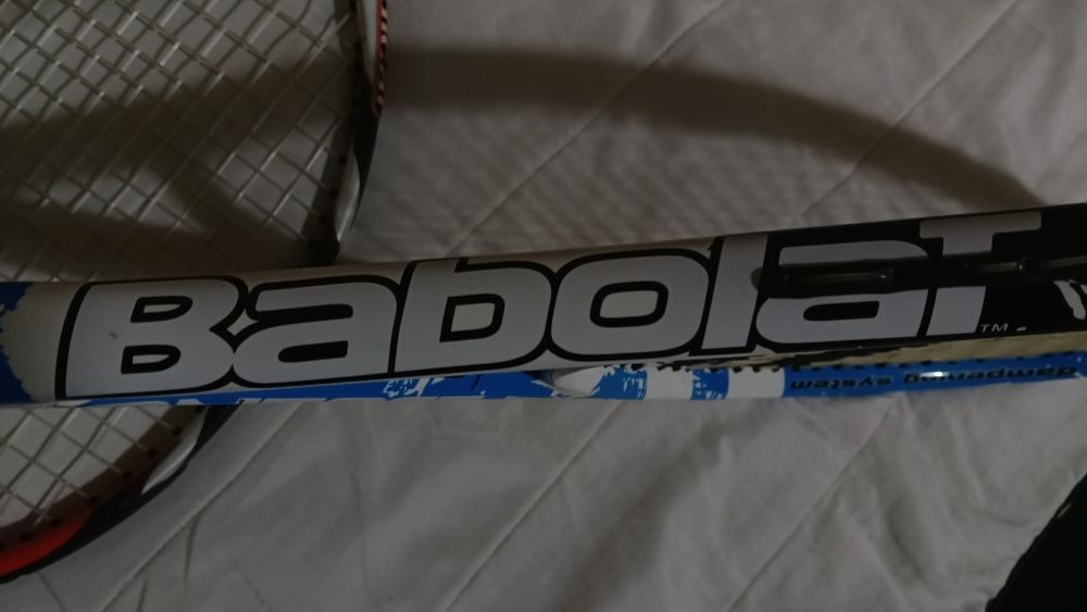 Raquetes de tênis em muito bom uso