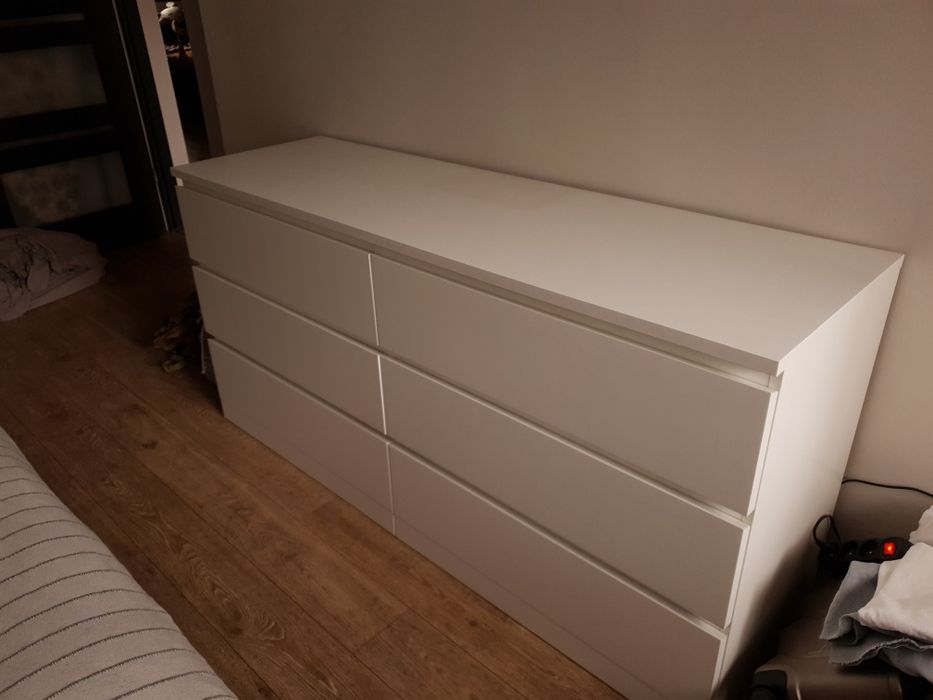 Komplet łóżko + 2 szafki nocne + komoda