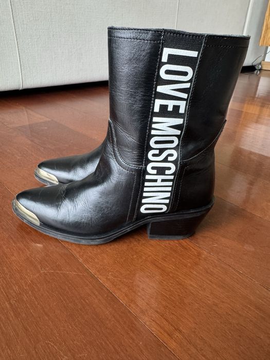 Botas pretas da Moschino
