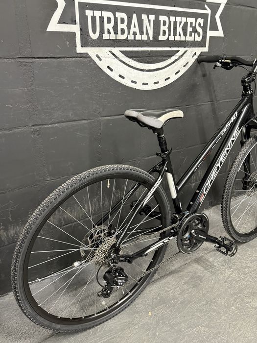 Rower miejski Crossowy Cheyenne CR 540 Shimano Tourney hamulce hydrauliczne 43 cm Urban Bikes