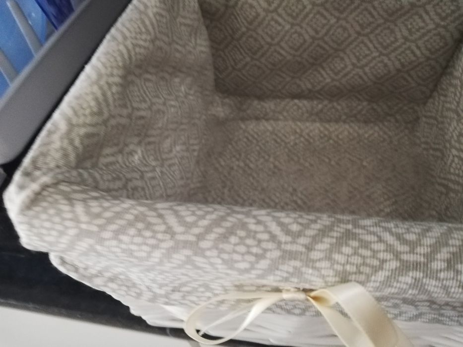 Dois cestos em verga branca