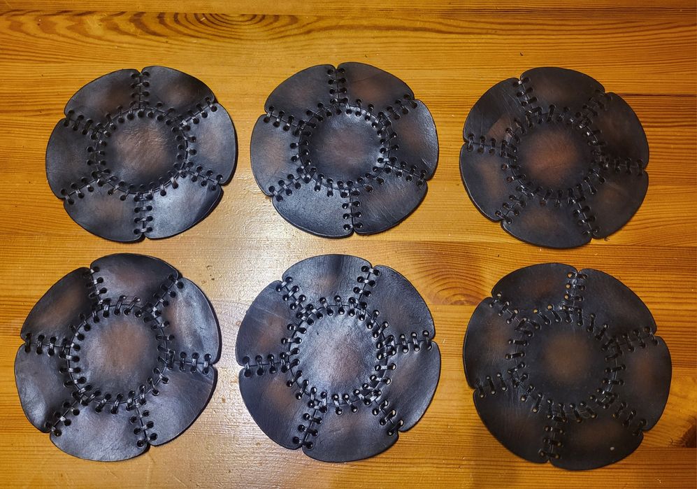 Skórzane podstawki pod szklanki itp.