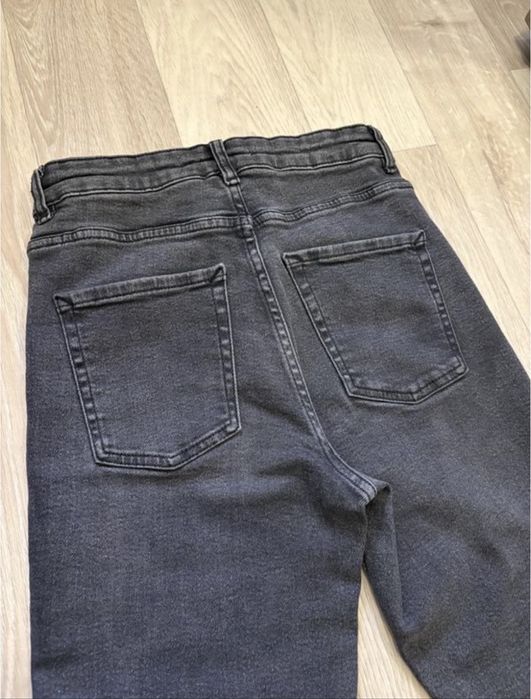 Трендовые джинсы клеш - reserved