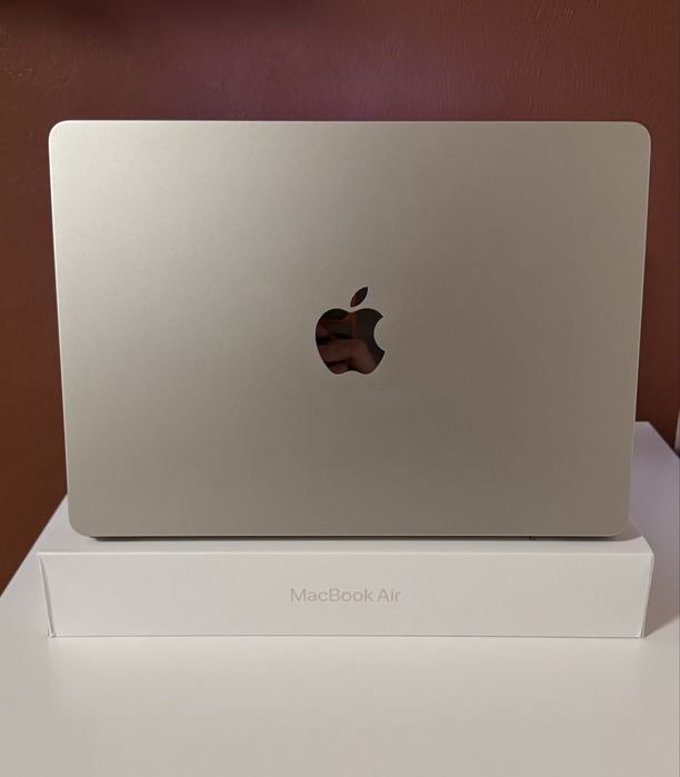 Ноутбук  MacBook Air 13,6 M2 Starlight 2022 (96% батарея)