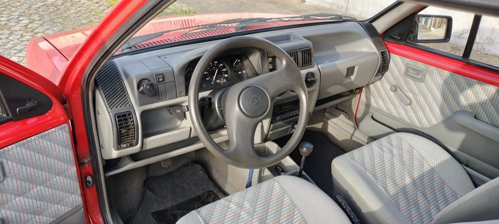 Opel Corsa 1.0 muito estimado