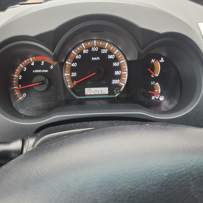Продам Toyota Hilux 2013