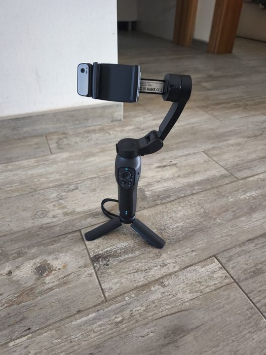 estabilizador (gimbal) portátil de 3 eixos concebido para smartphones  L7C PRO
